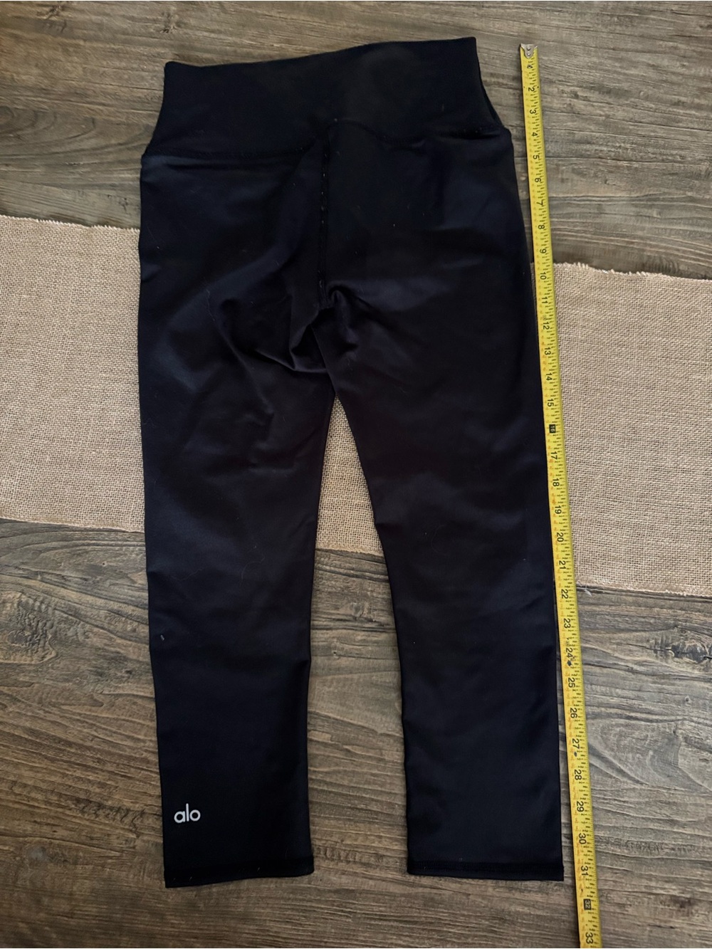 Alo Women’s Black Leggings - Medium $26
Good Condition